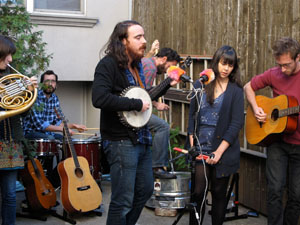The Loom, Oh Land Play Backyard Brunch Sessions In Brooklyn