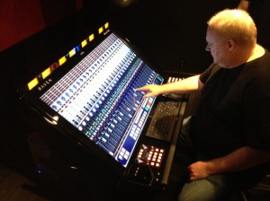 Platinum producer/engineer/mixer Jay Baumgardner takes the RAVEN MTX for a spin.