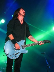 Dave Grohl with his custom Gibson ES-335. Image by Flickr user remixyourface.