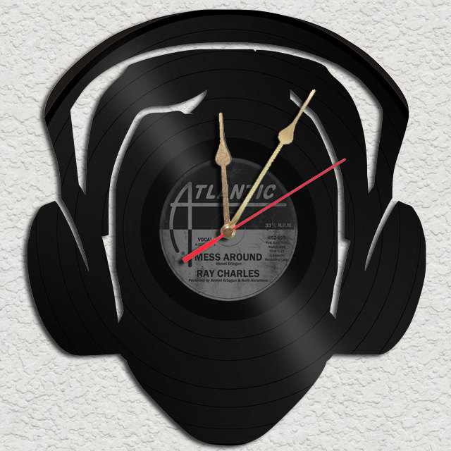 Vintage record clock by Etsy user "geoartcrafts"